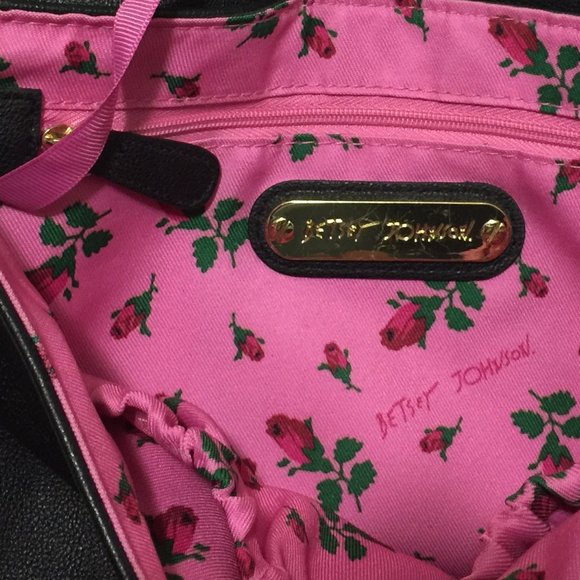 BETSEY JOHNSON NWOT CROSSBODY - Picture 2 of 4